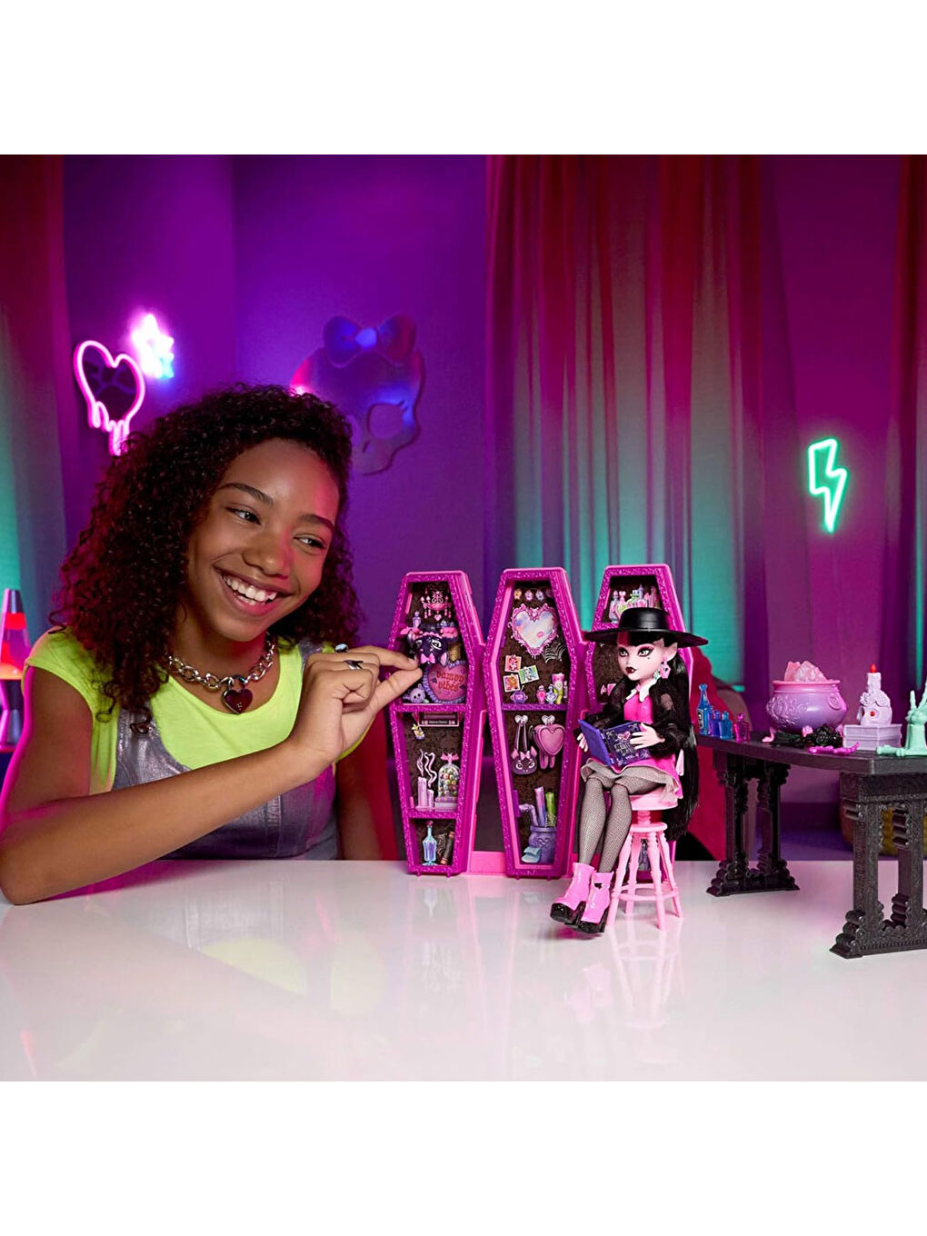 Draculaura nın Gizemli İksirler Odası JBF15-3