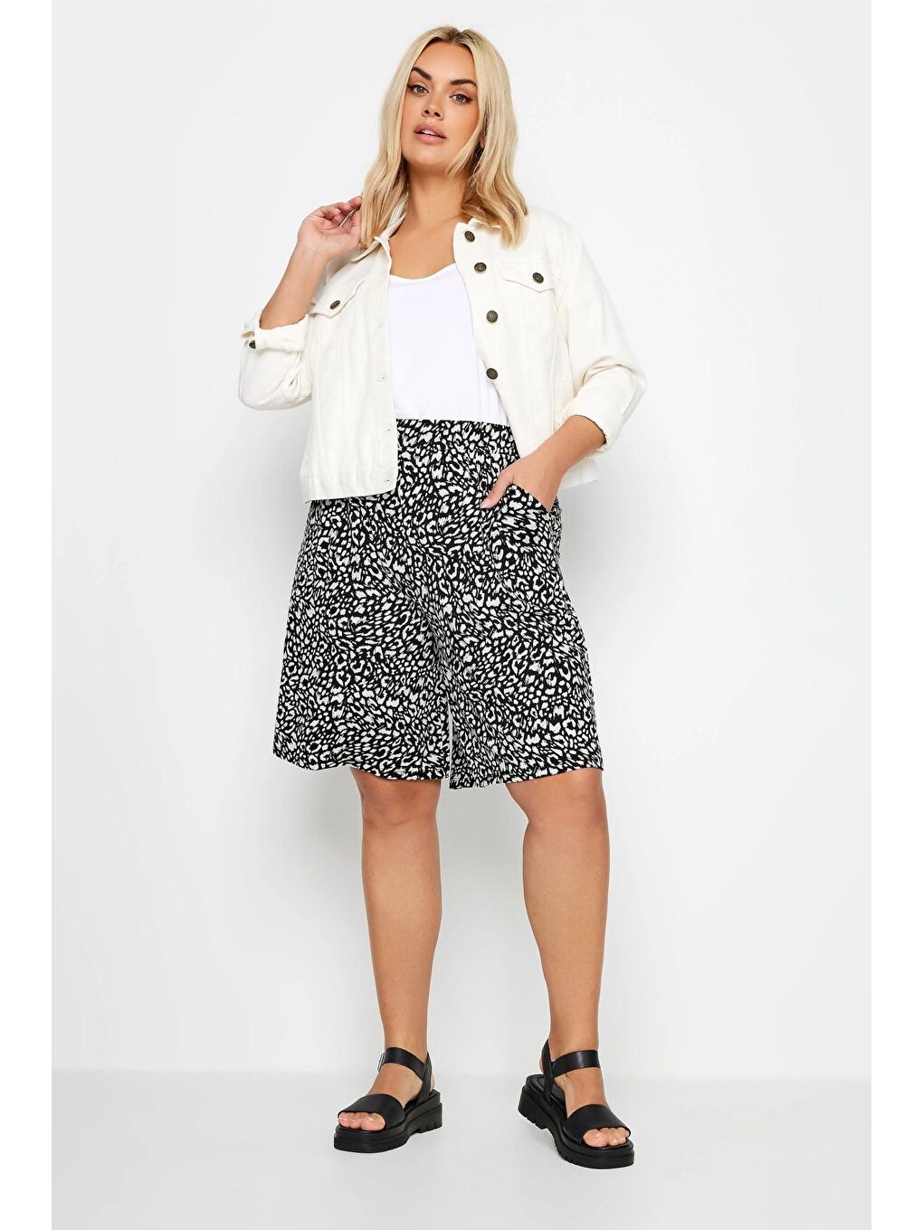 Siyah Büyük Beden Beli Lastikli Desenli Bol Kesim Elastanlı Şort 145050