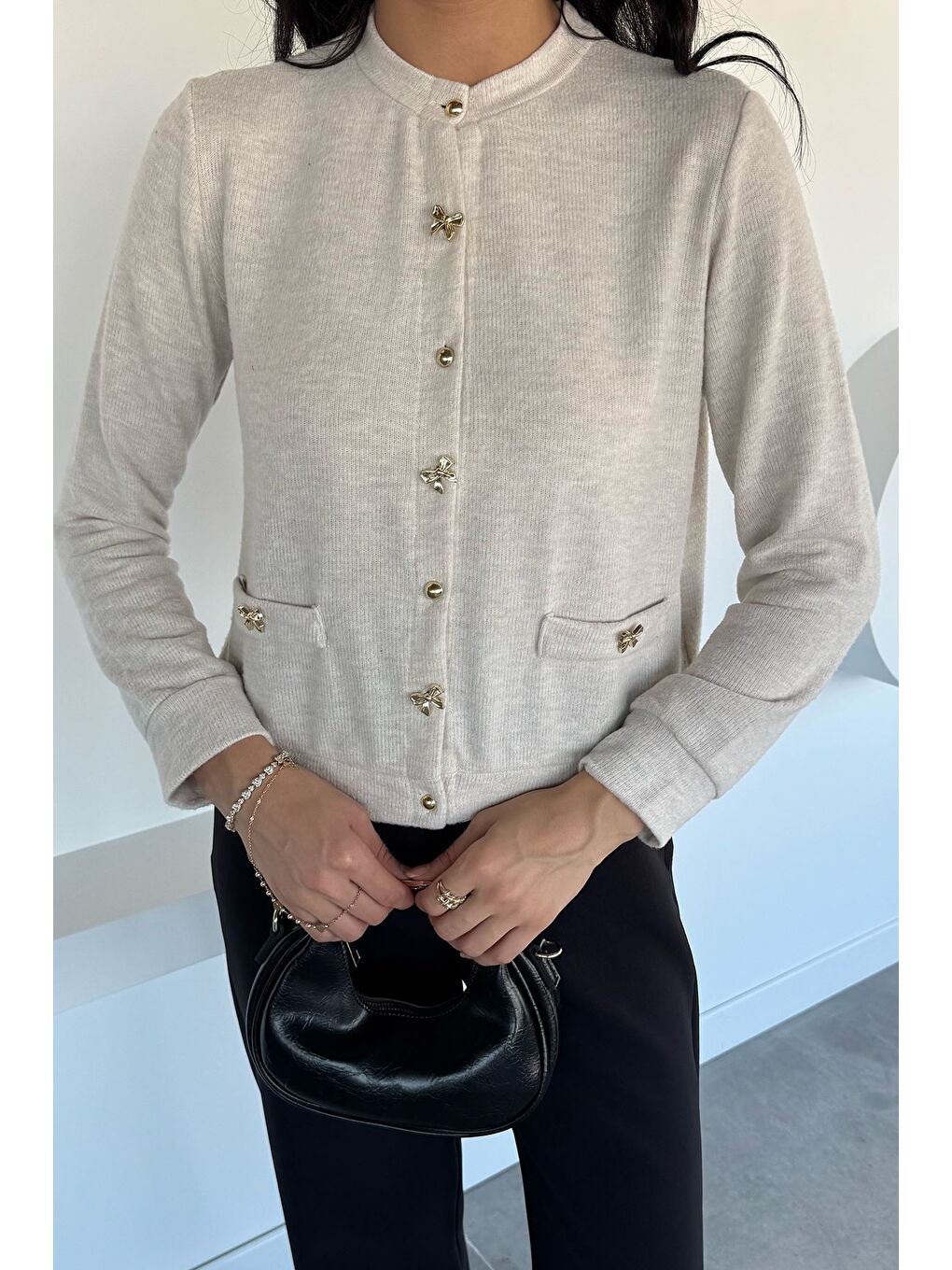 Bej Kadın Fiyonk Düğmeli Triko Hırka