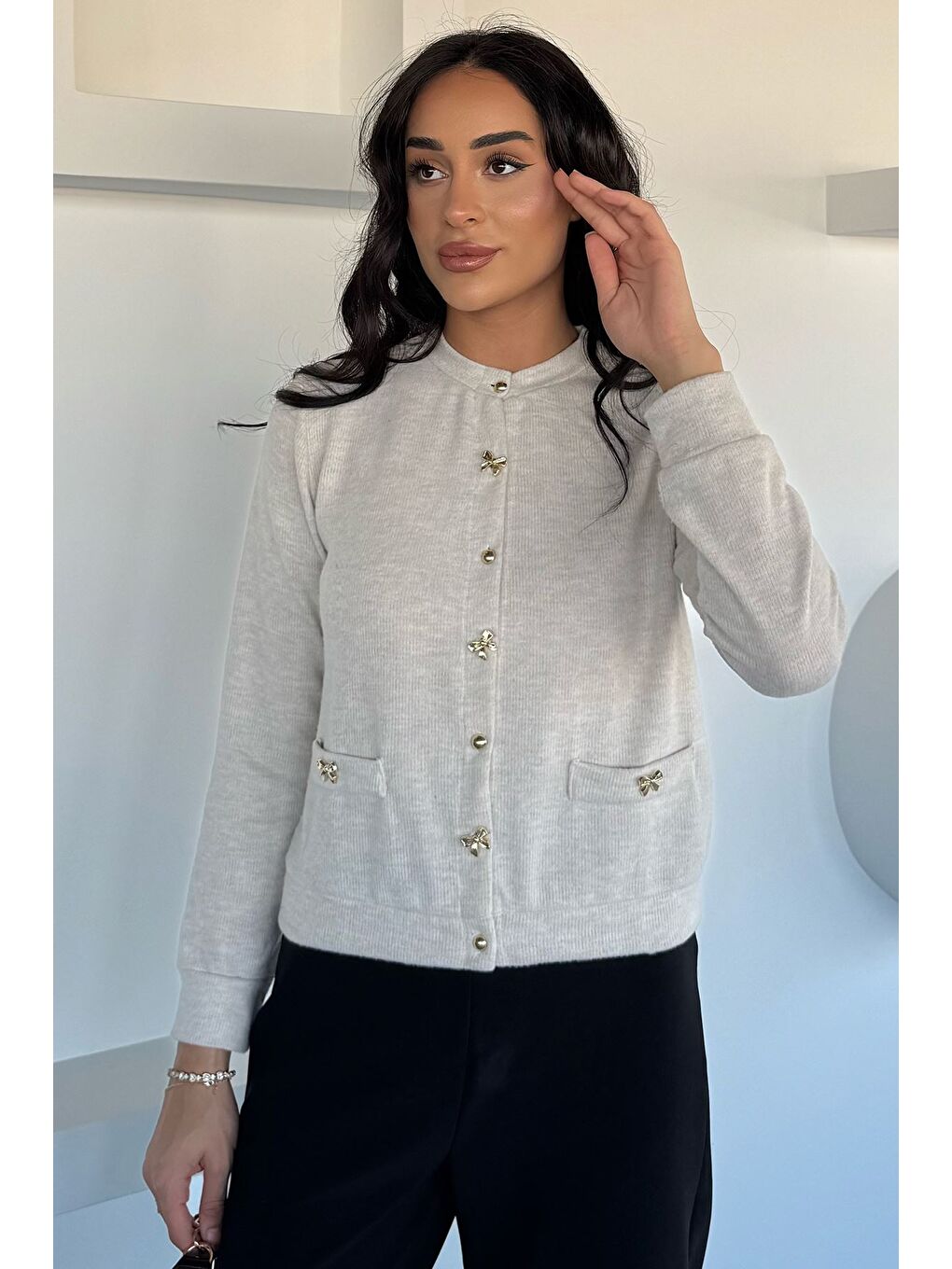 Bej Kadın Fiyonk Düğmeli Triko Hırka-1