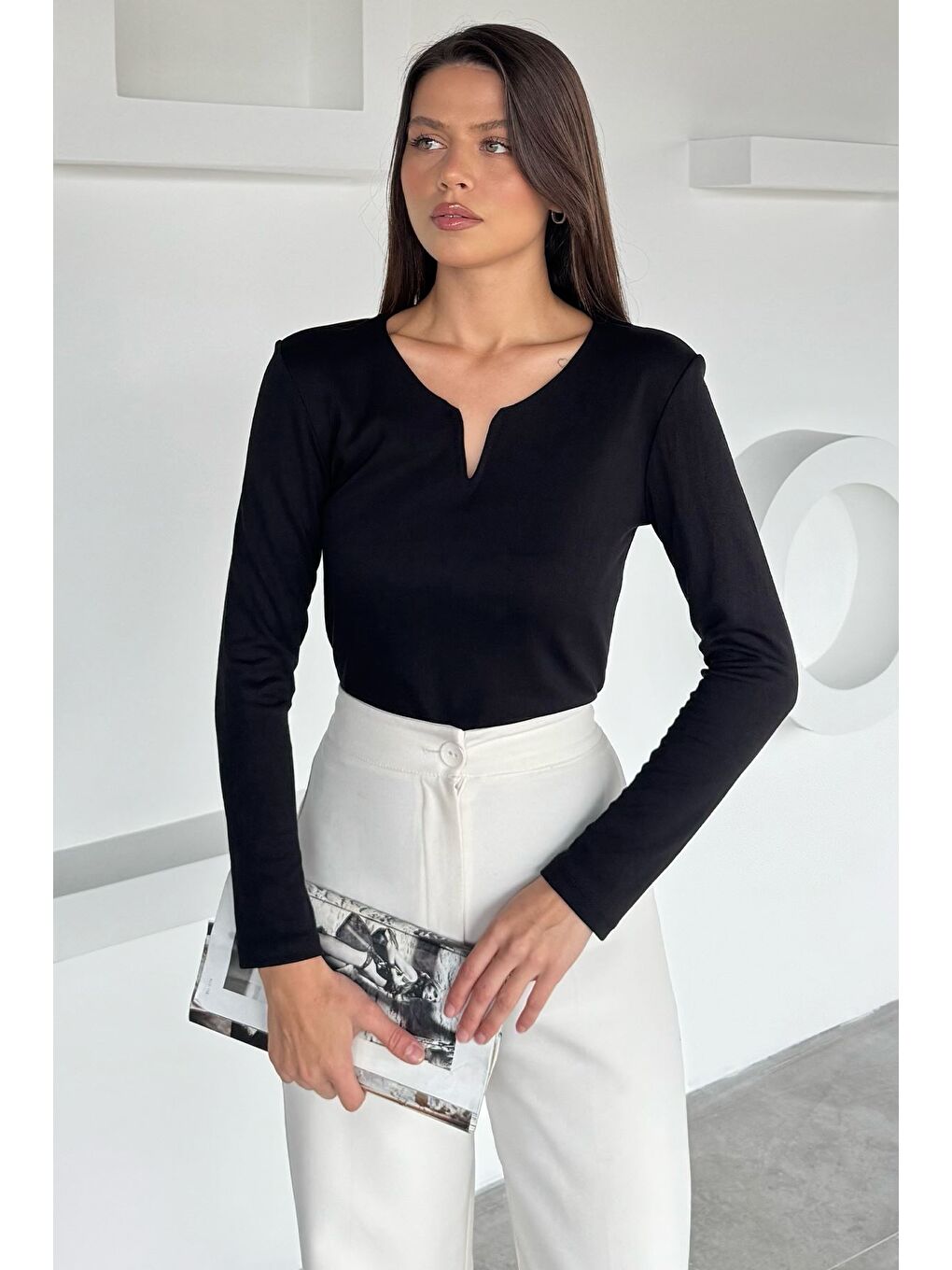Siyah Ön Detaylı V Yaka Basıc Bluz-1