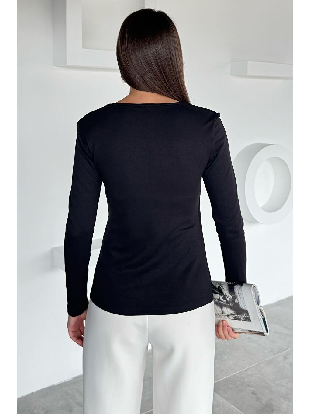 Siyah Ön Detaylı V Yaka Basıc Bluz-4