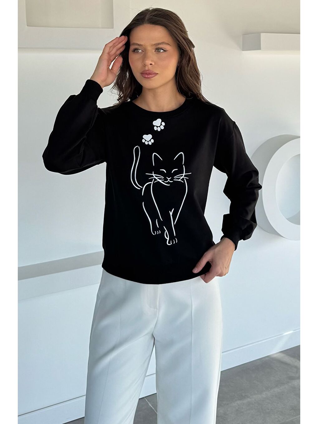Siyah Kadın Bisiklet Yaka Ön Baskılı Sweatshirt-1