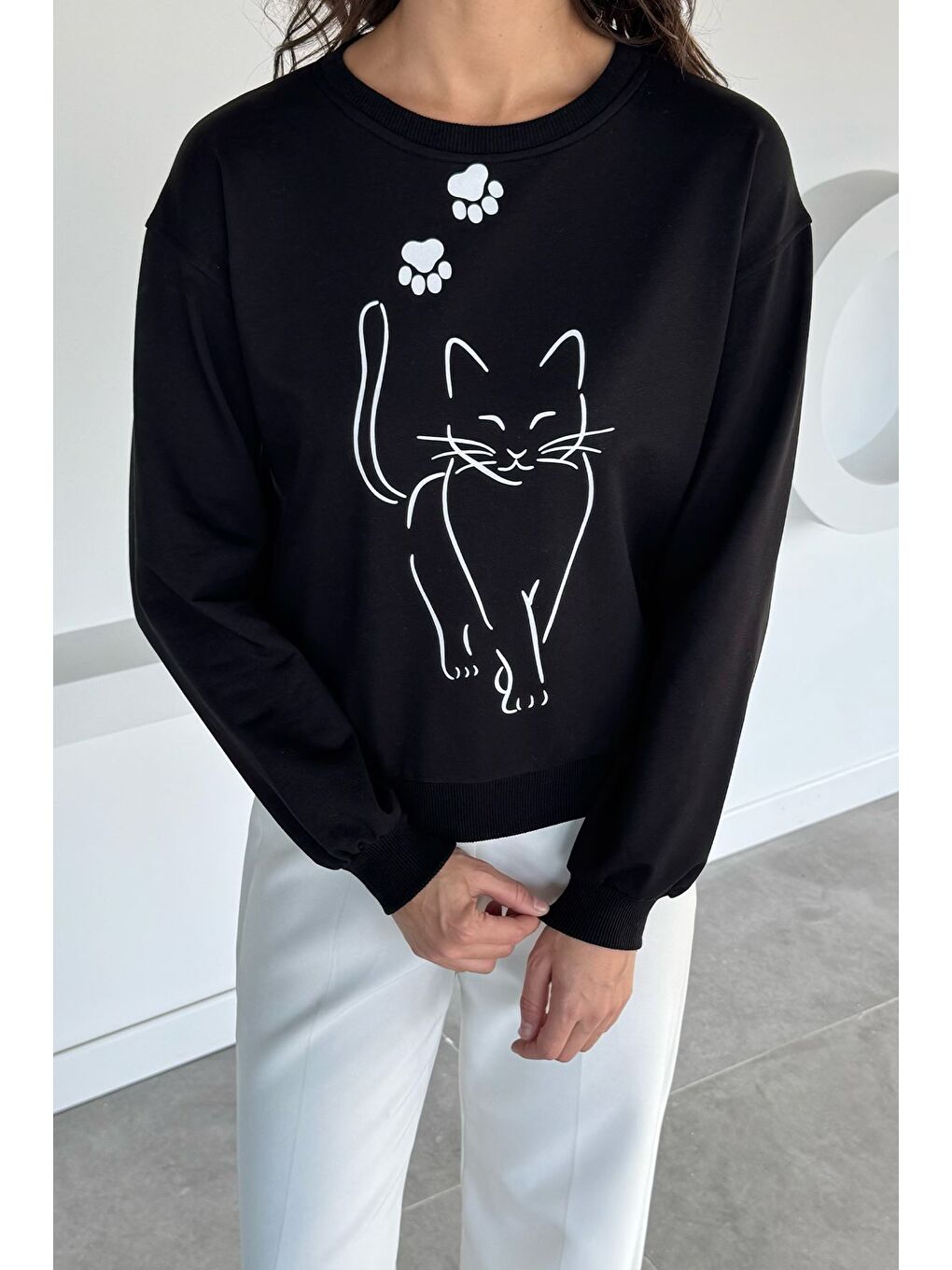 Siyah Kadın Bisiklet Yaka Ön Baskılı Sweatshirt-2