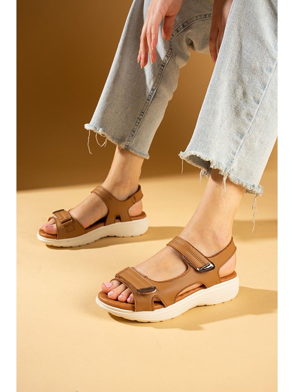 Kahverengi Deri Görünümlü Comfort Taban Çift Bantlı Kadın Sandalet 59-78-24