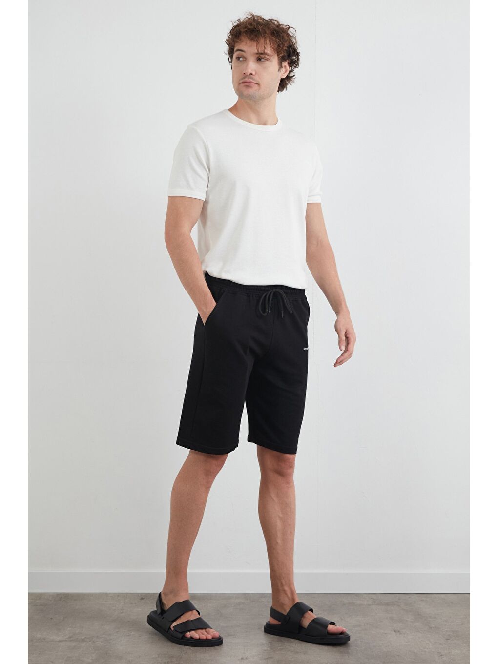Siyah Energy Zone Baskılı Çift Cepli Şort-1
