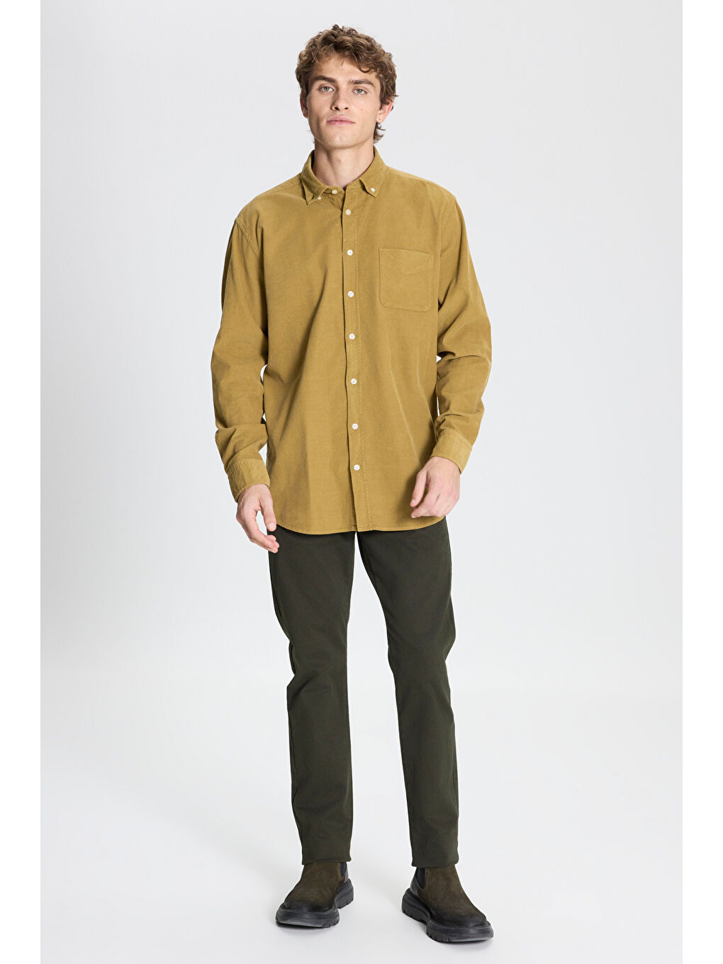 Erkek Yağ Yeşili Comfort Fit Geniş Kesim Düğmeli Yaka Kadife Gömlek-1