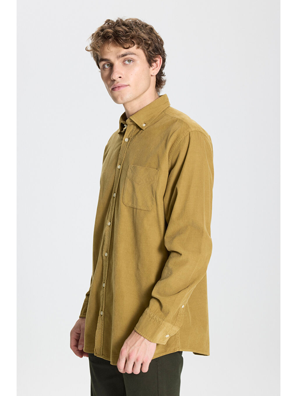 Erkek Yağ Yeşili Comfort Fit Geniş Kesim Düğmeli Yaka Kadife Gömlek-2