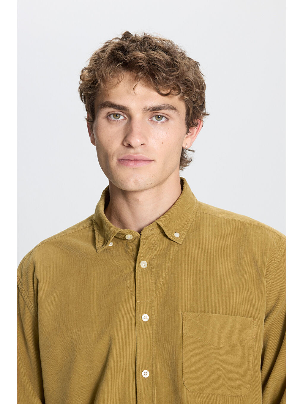 Erkek Yağ Yeşili Comfort Fit Geniş Kesim Düğmeli Yaka Kadife Gömlek-3