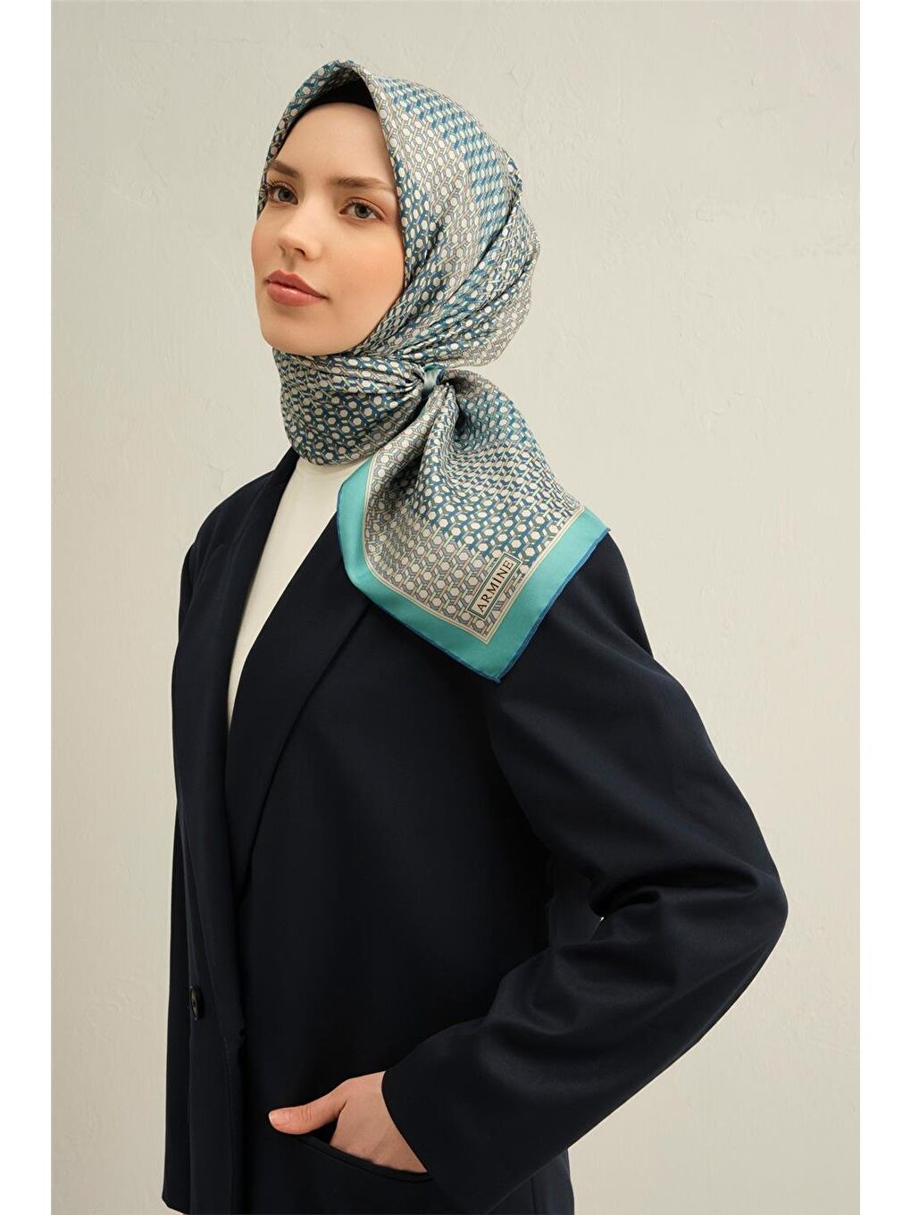 Yeşil Geometrik Desenli Saf İpek Sura Eşarp 9319 50-2