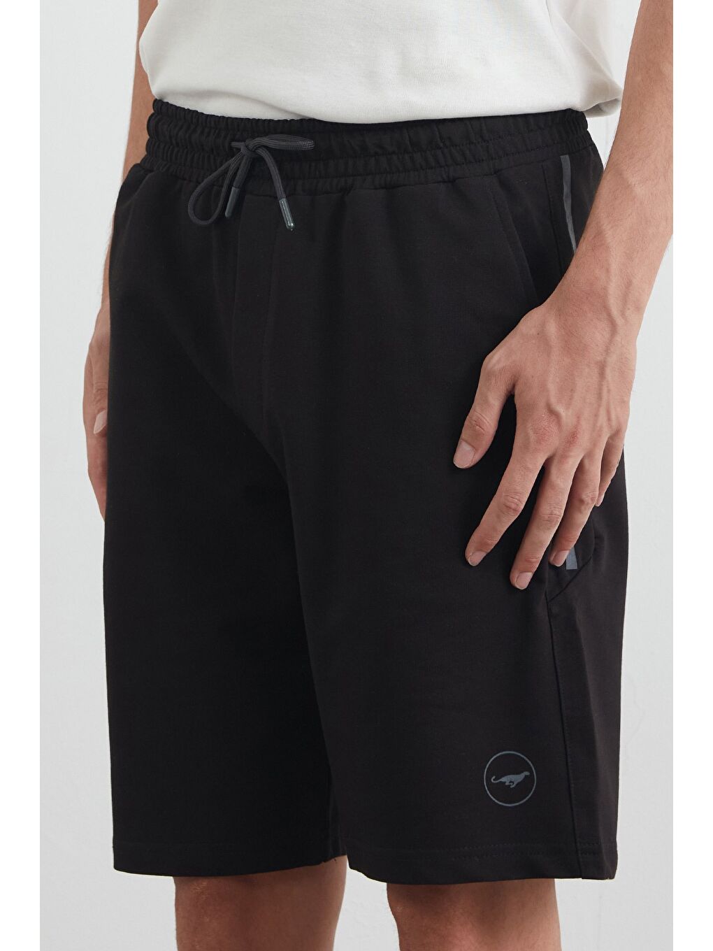 Siyah Beli Bağlamalı Baskılı Şort-4