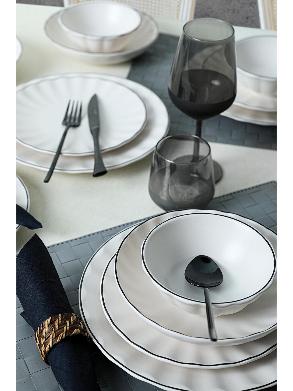 Mat Beyaz Line Sirius Yemek Takımı 24 Parça 6 Kişilik