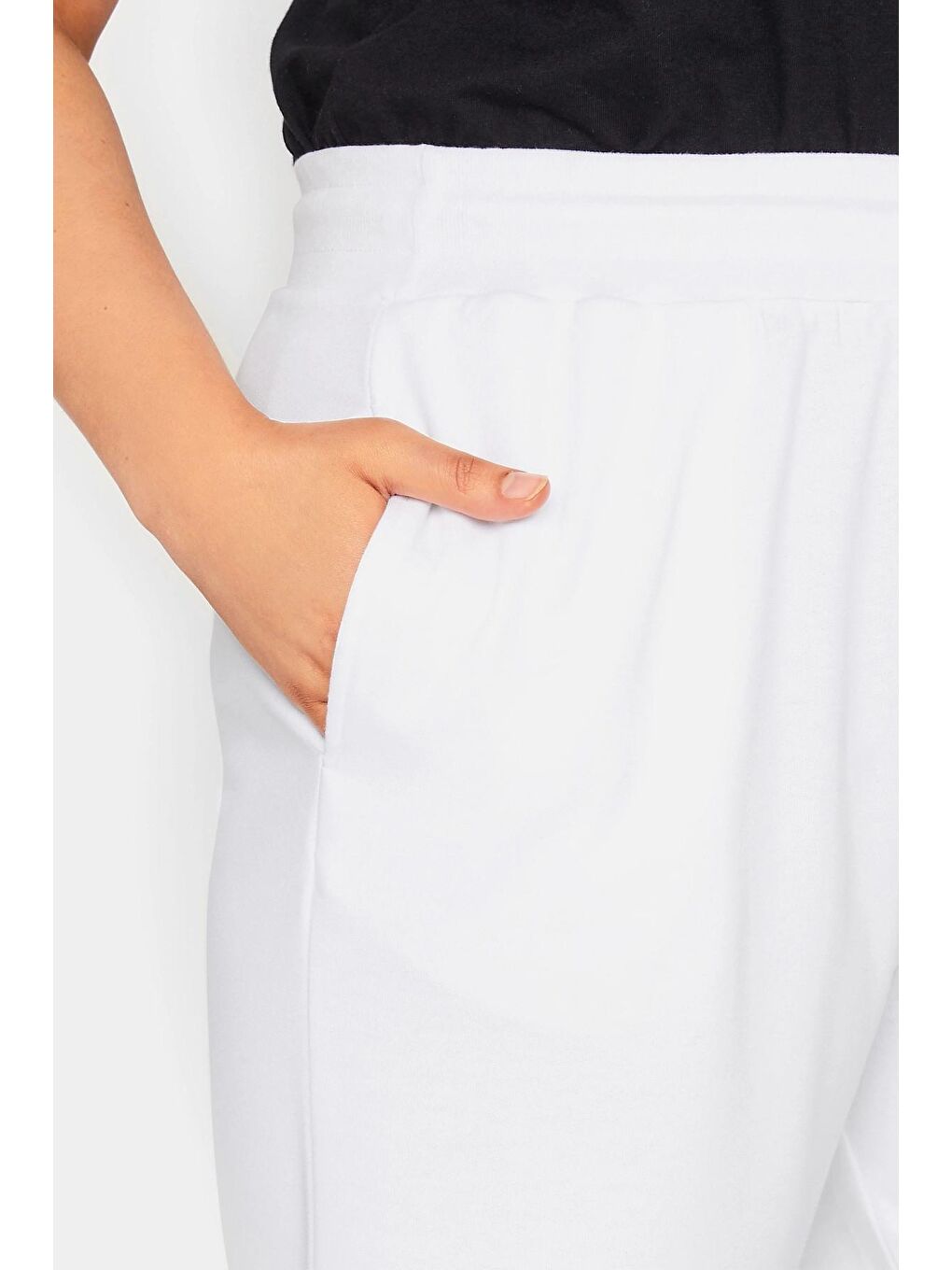 Beyaz Büyük Beden Cepli Beli Büzgülü Bol Kesim Jogger Şort 144601-7