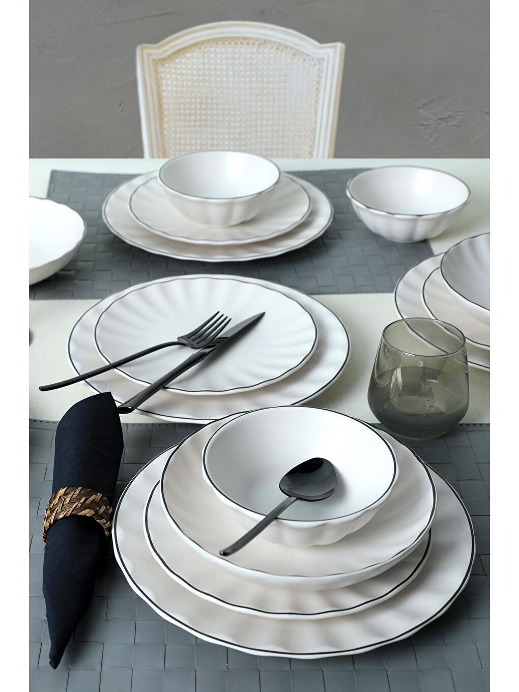 Mat Beyaz Line Sirius Yemek Takımı 24 Parça 6 Kişilik-3
