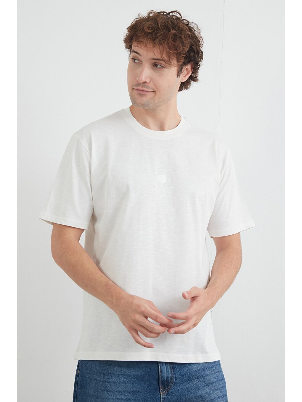 Beyaz Slogan Kabartmalı Bisiklet Yaka %100 Pamuk Tişört-2