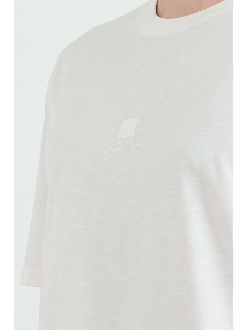 Beyaz Slogan Kabartmalı Bisiklet Yaka %100 Pamuk Tişört-4