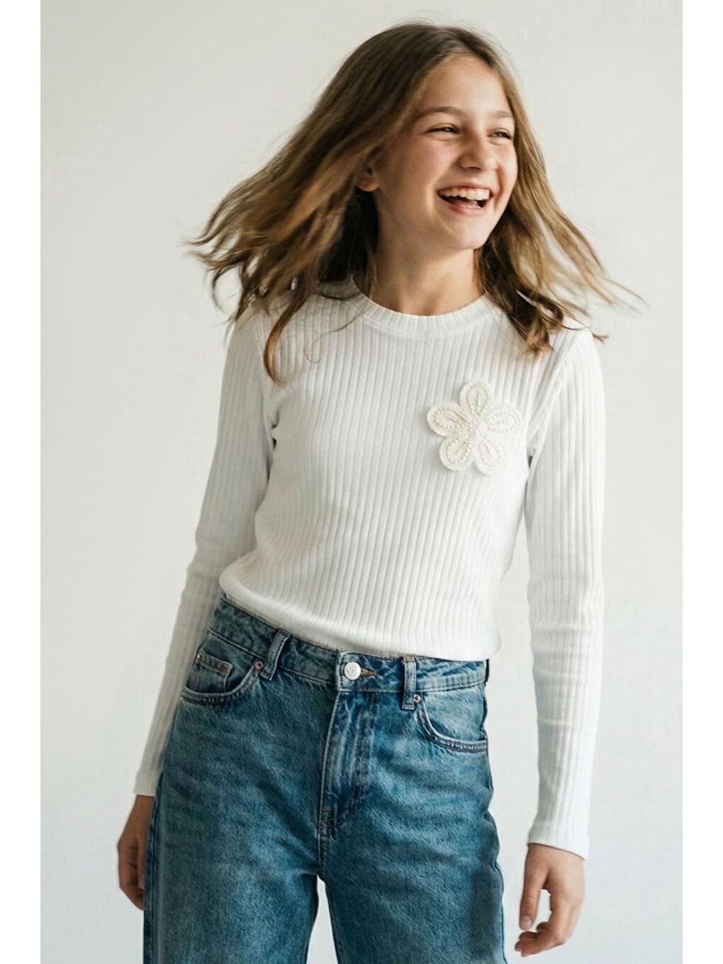 Kız Çocuk Uzun Kollu Tişört Boncuk İşlemeli Çiçek Arma Detaylı Beyaz (9-14 Yaş)-1