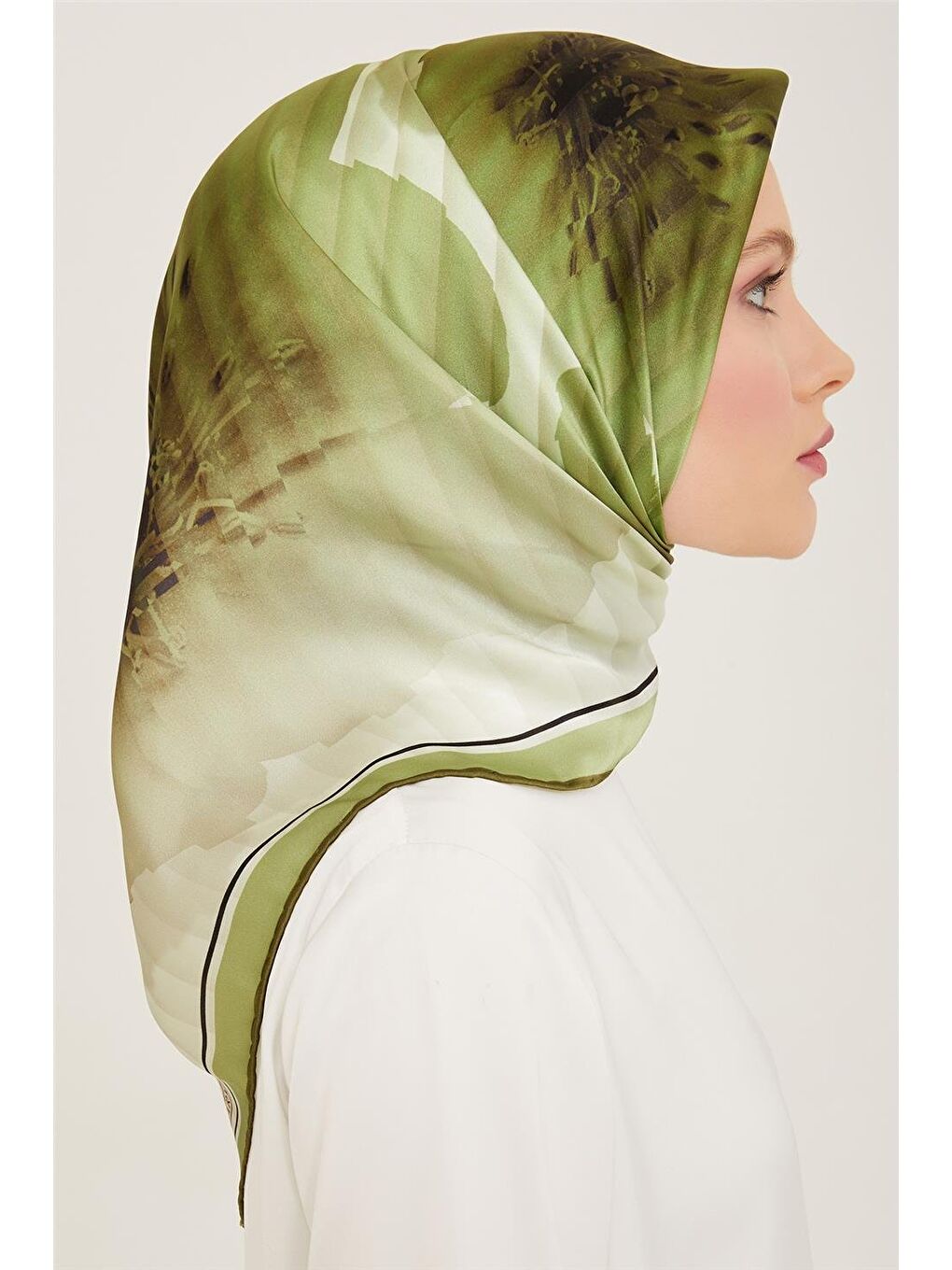 Yeşil Çiçek Desenli Twill İpek Eşarp 24Ya9100 87 05-1