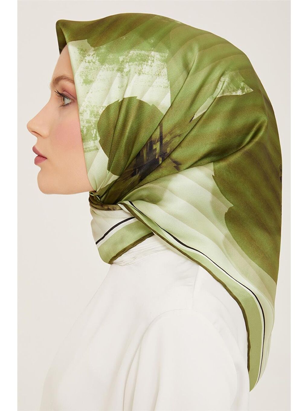 Yeşil Çiçek Desenli Twill İpek Eşarp 24Ya9100 87 05-2