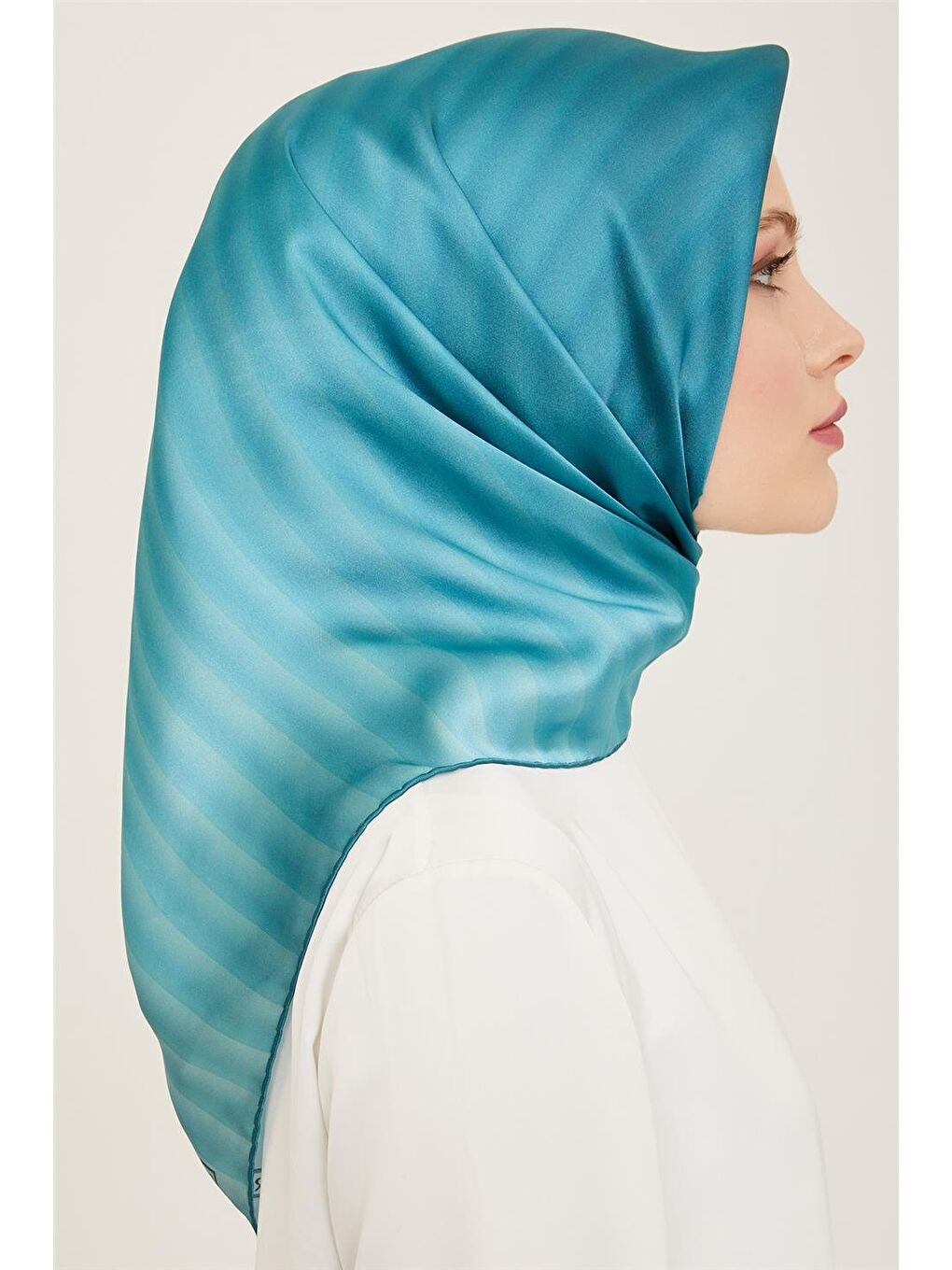 Yeşil Klasik Desenli Sura İpek Eşarp 24Ya9150 50 19-1