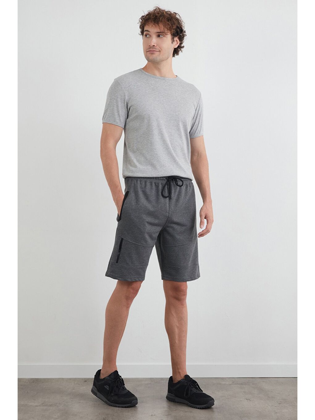 Antrasit Beli Bağlamalı Cebi Fermuarlı Şort