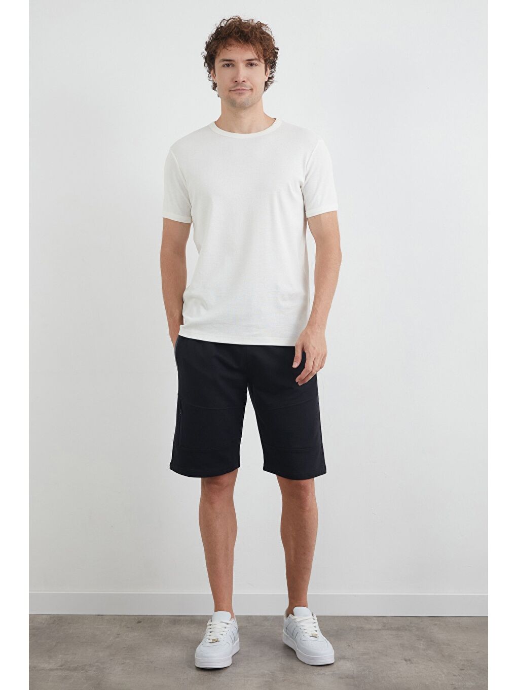 Lacivert Beli Bağlamalı Cebi Fermuarlı Şort