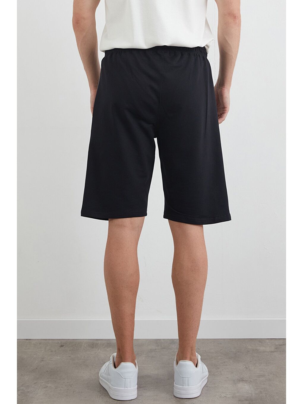 Lacivert Beli Bağlamalı Cebi Fermuarlı Şort-3