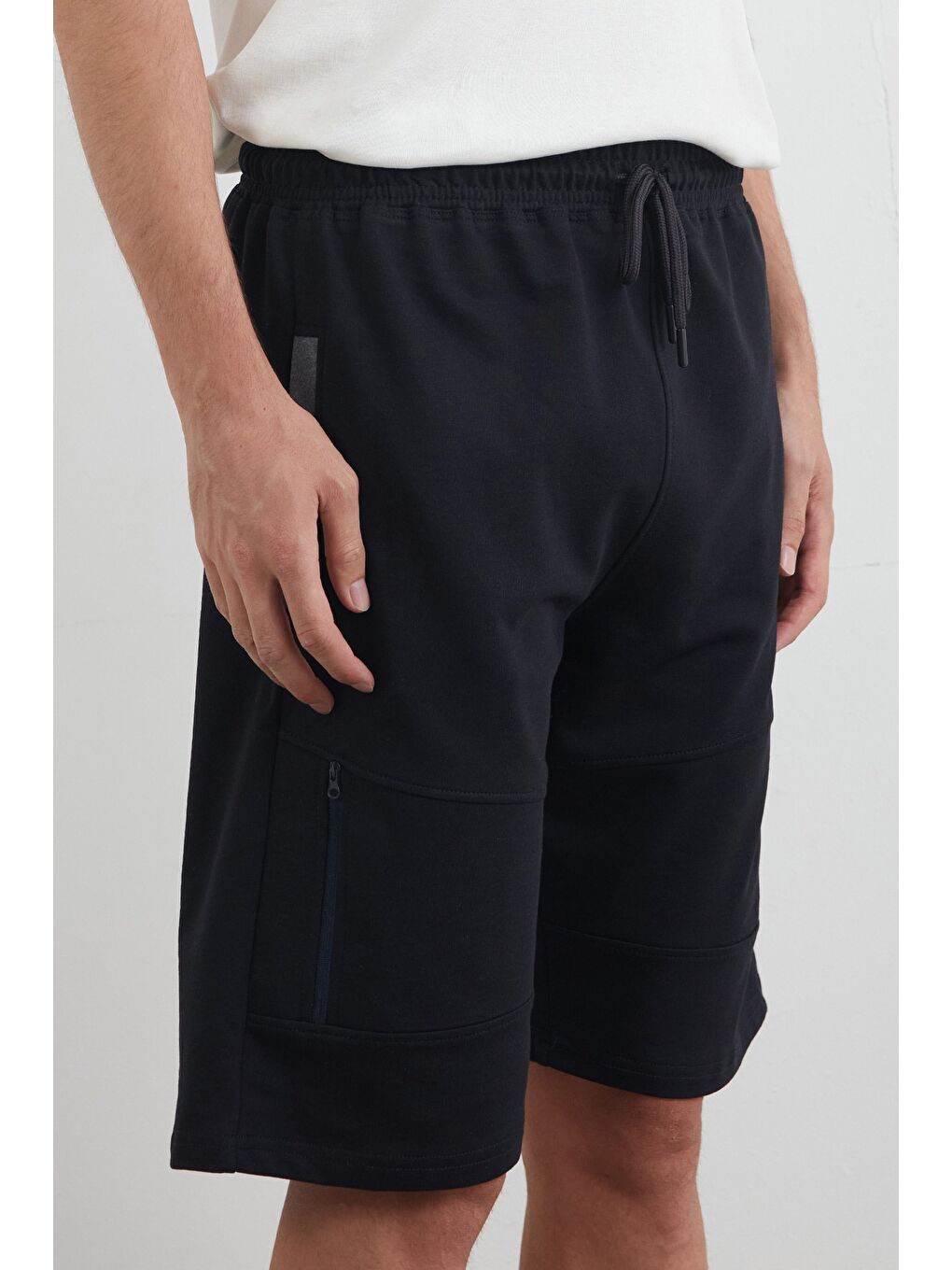 Lacivert Beli Bağlamalı Cebi Fermuarlı Şort-4