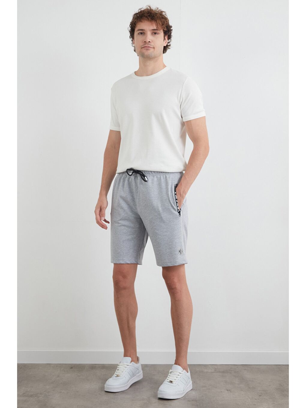 Gri I`m Fast Baskılı Cebi Fermuarlı Şort-2