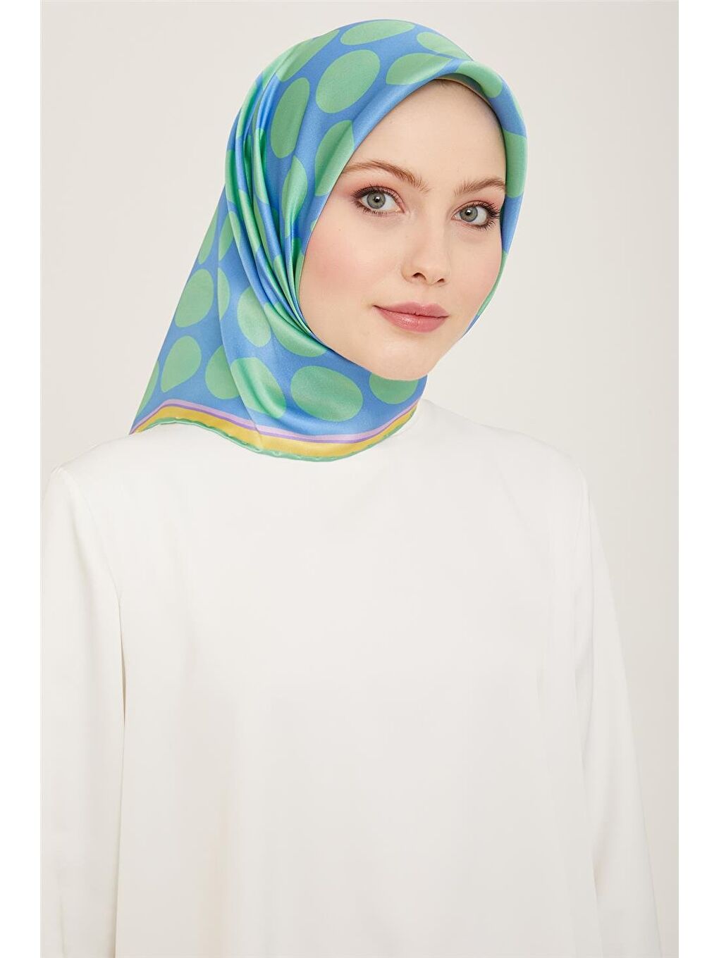 Yeşil Geometrik Desenli Twill İpek Eşarp 24Ya9156 86 53