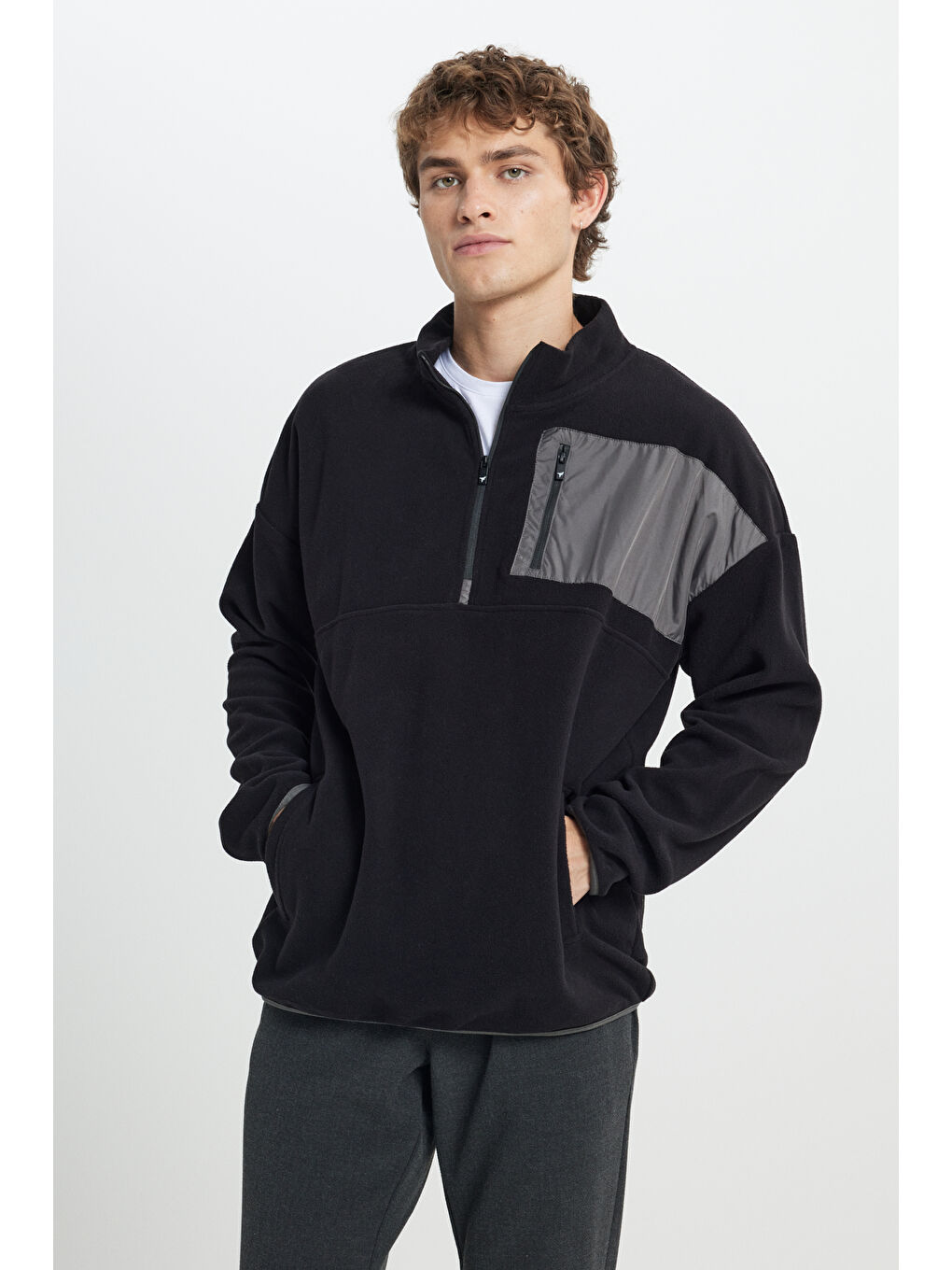 Erkek Siyah Oversize Bol Kesim Bato Yaka Cep Detaylı Fermuarlı Soğuk Geçirmez Polar Sweatshirt