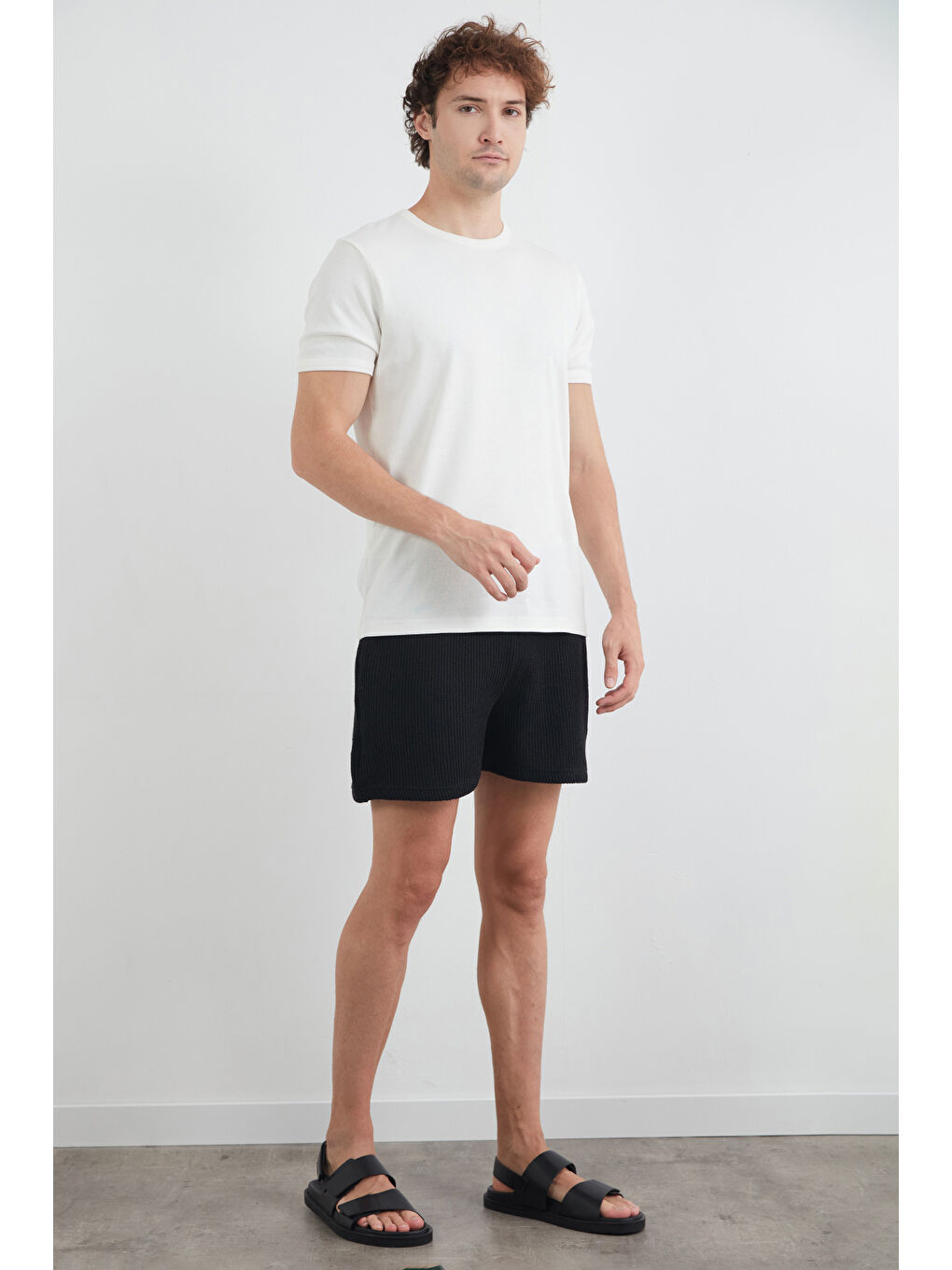 Siyah 3 İplik Beli Bağcıklı Şort