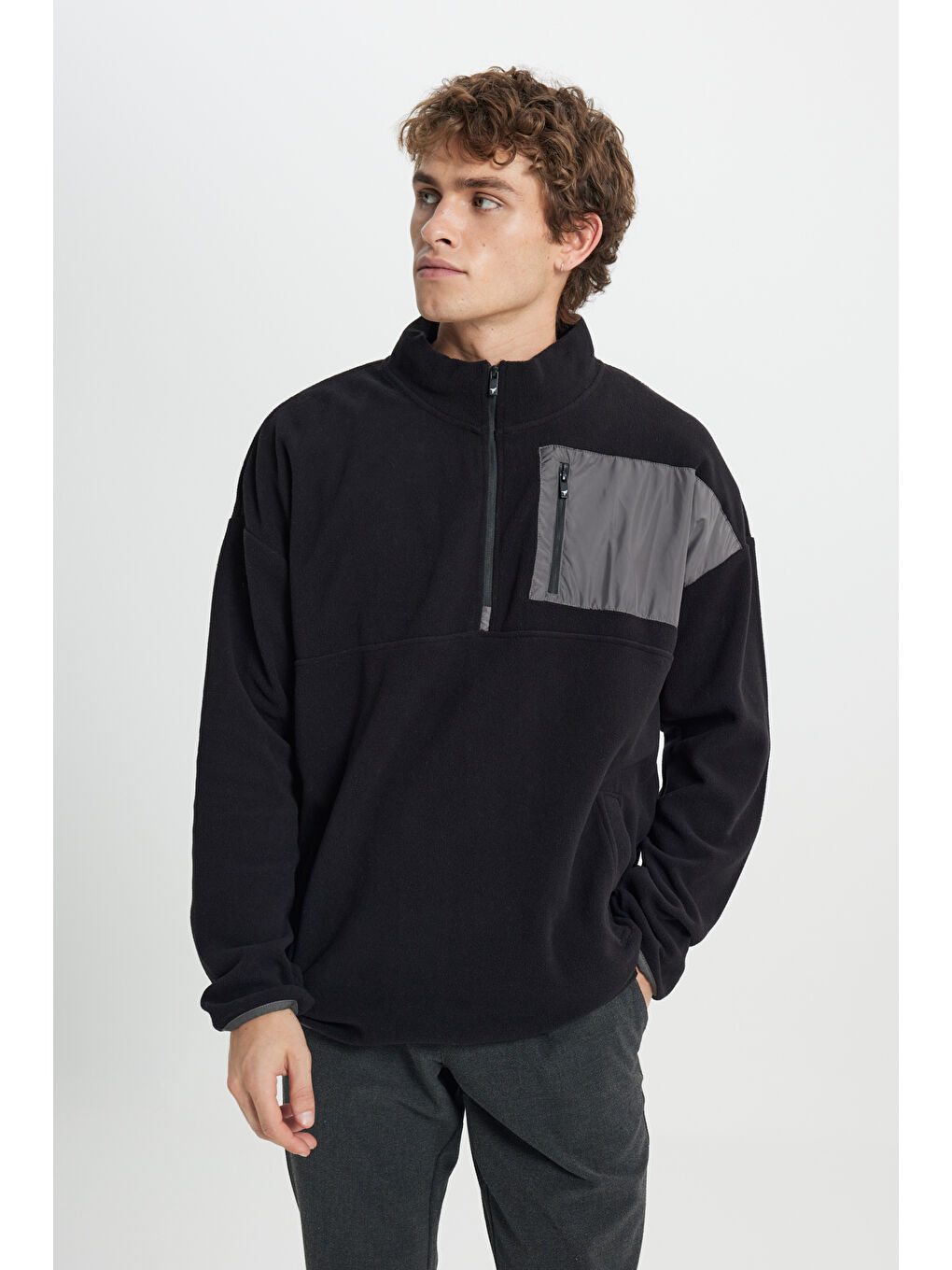 Erkek Siyah Oversize Bol Kesim Bato Yaka Cep Detaylı Fermuarlı Soğuk Geçirmez Polar Sweatshirt-3