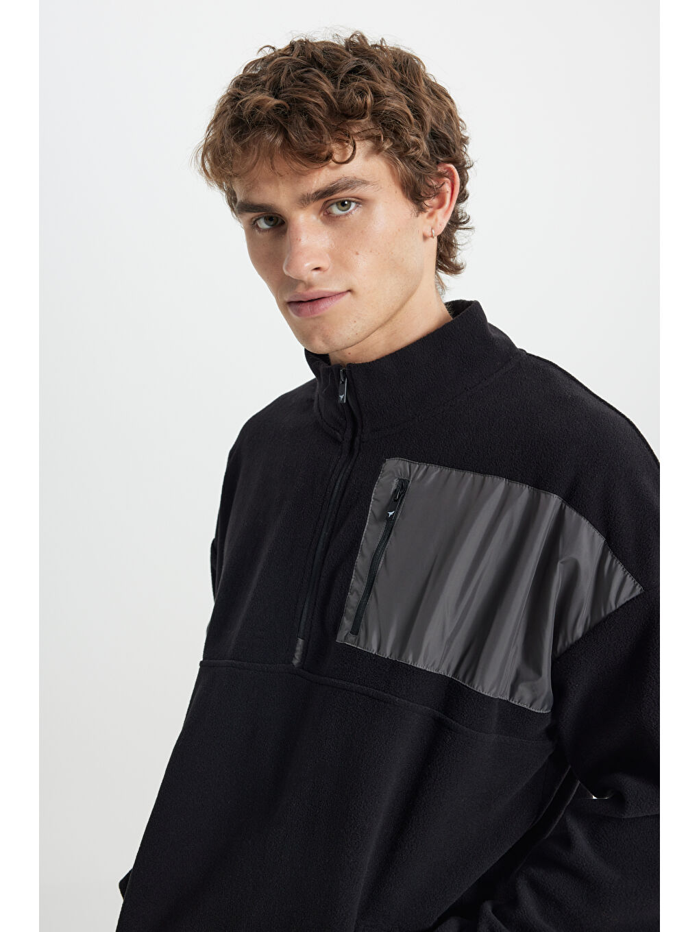Erkek Siyah Oversize Bol Kesim Bato Yaka Cep Detaylı Fermuarlı Soğuk Geçirmez Polar Sweatshirt-4