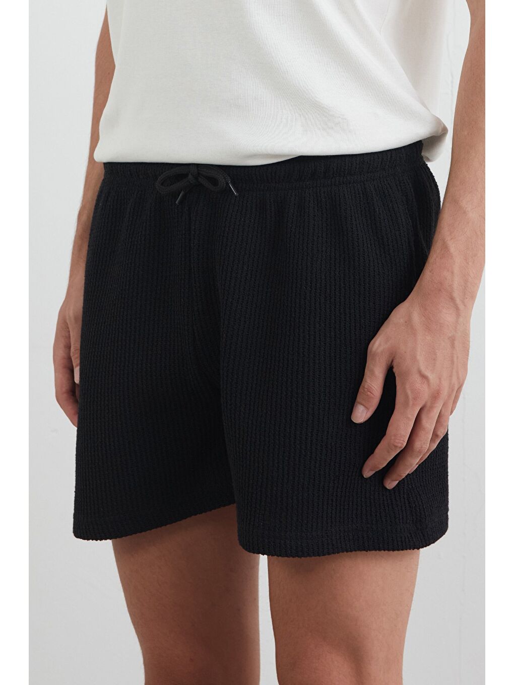 Siyah 3 İplik Beli Bağcıklı Şort-4