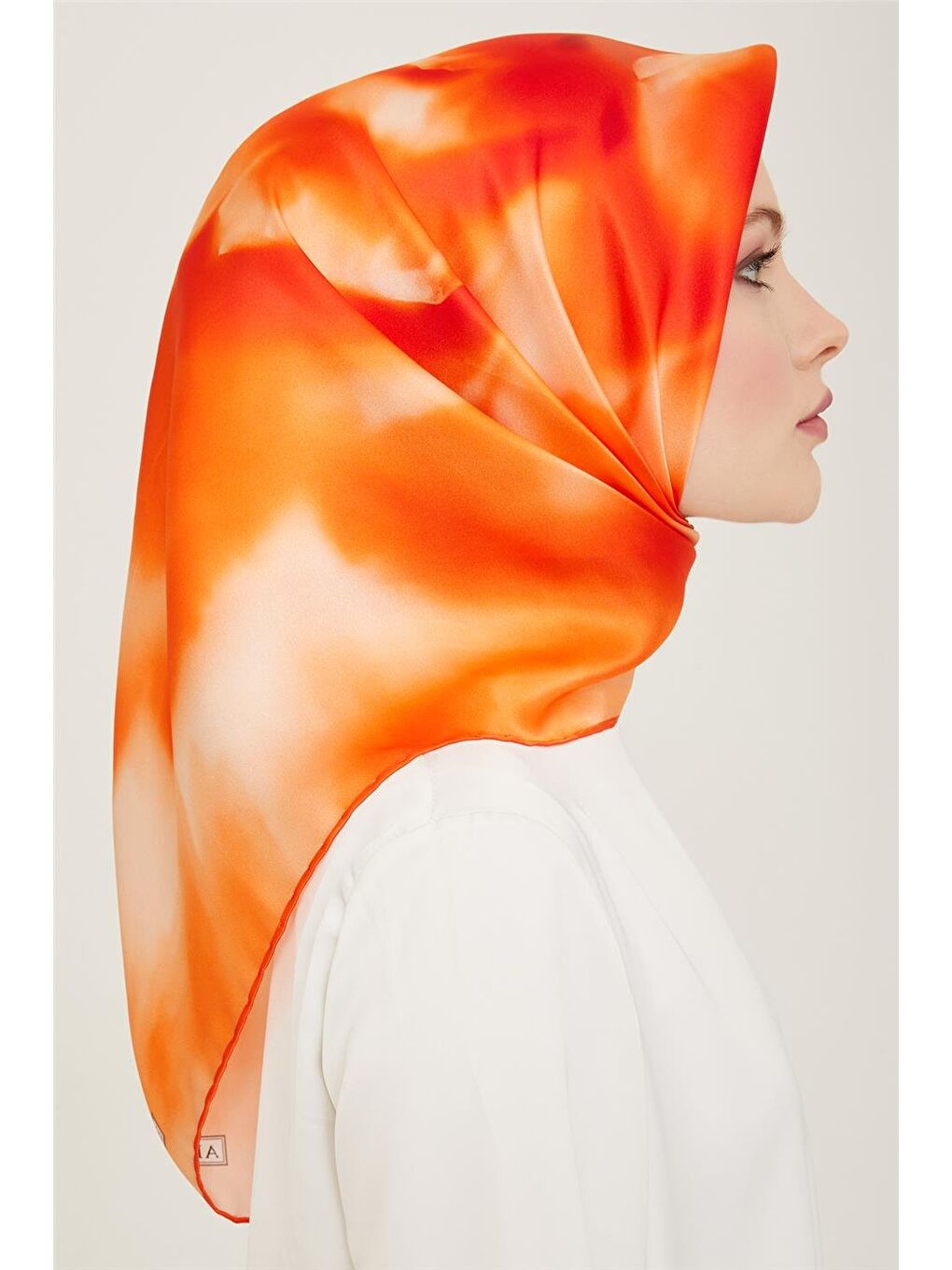 Turuncu Çiçek Desenli Twill İpek Eşarp 24Ya9124 82 86-1