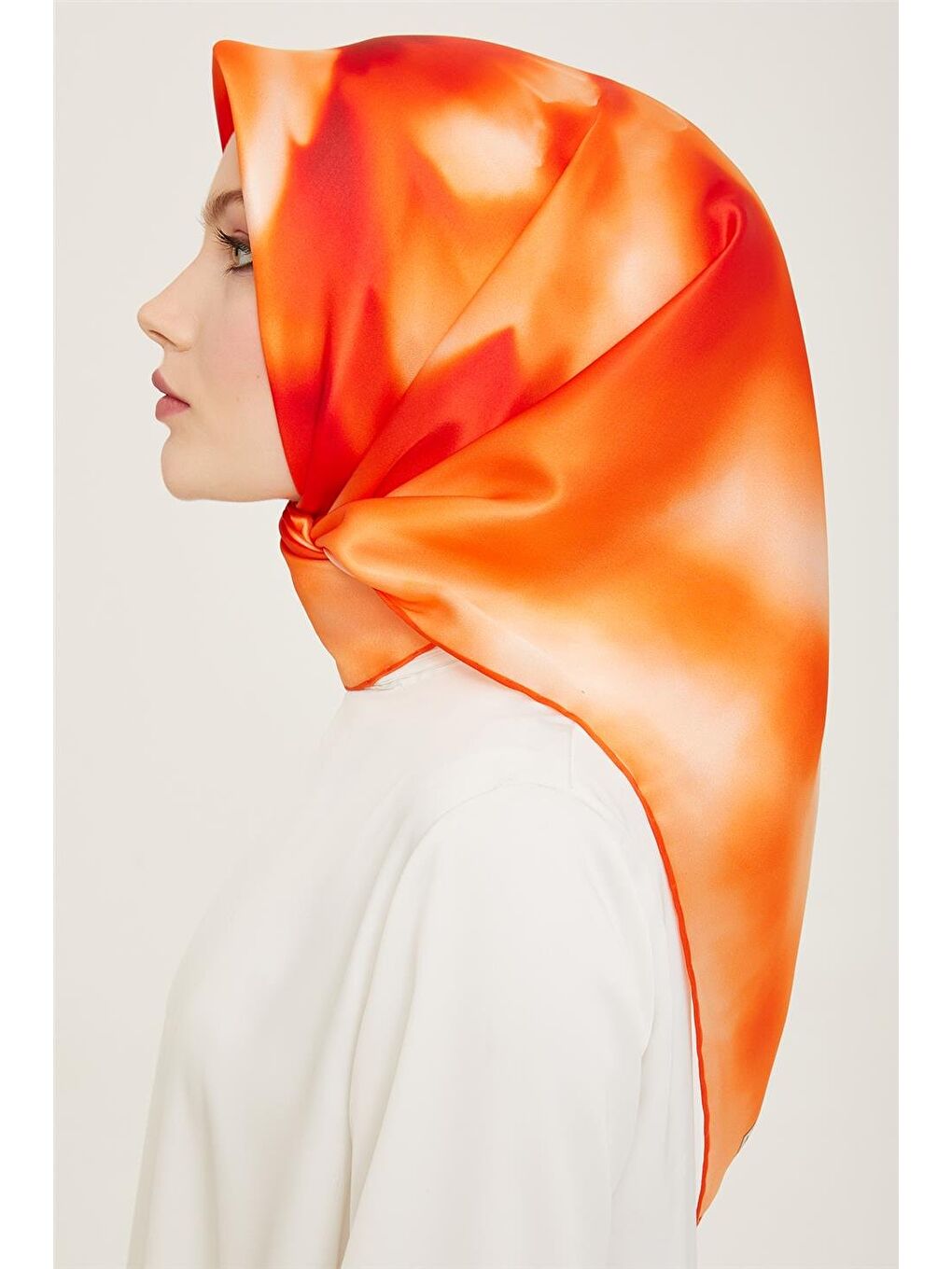 Turuncu Çiçek Desenli Twill İpek Eşarp 24Ya9124 82 86-2