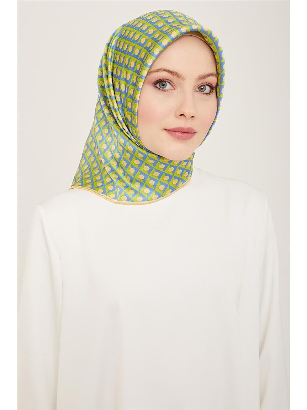 Yeşil Çiçek Desenli Sura İpek Eşarp 24Ya9110 34 51