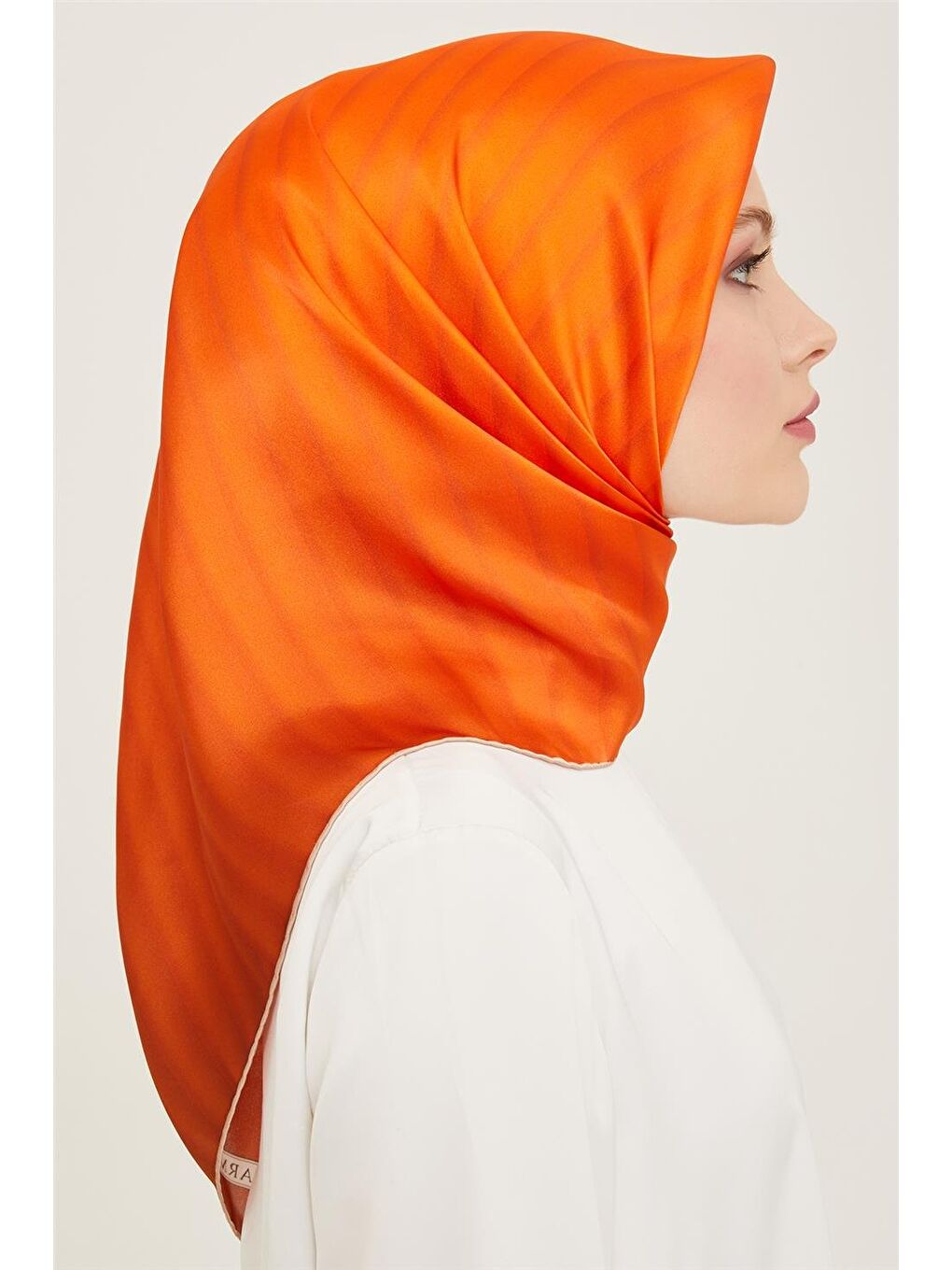 Turuncu Klasik Desenli Sura İpek Eşarp 24Ya9150 50 82-1