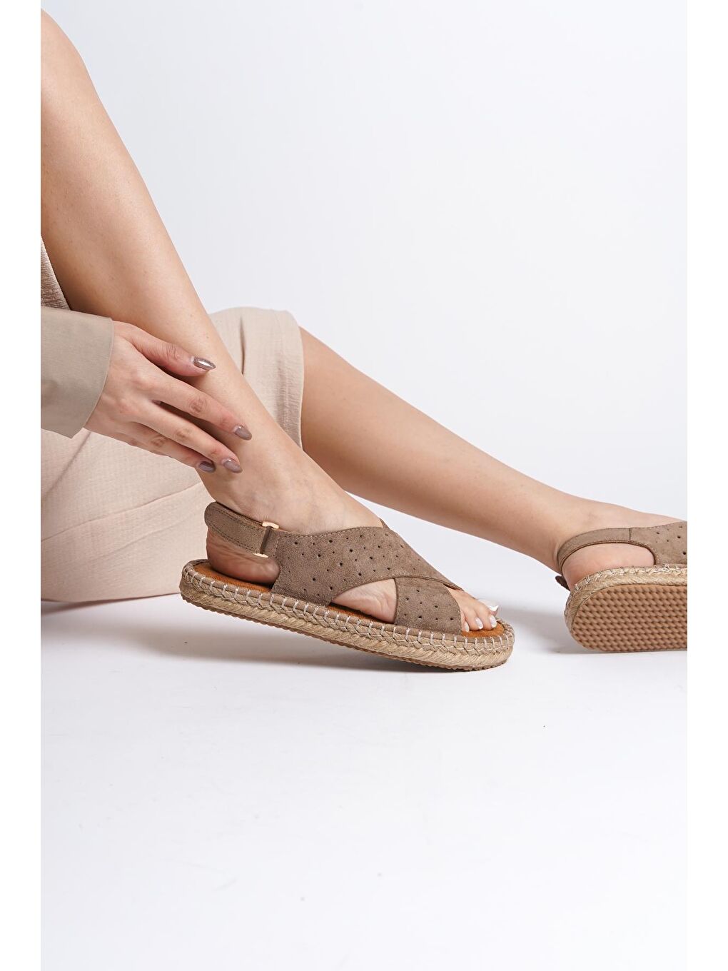 Bej Çapraz Bantlı Kadın Espadril Sandalet-1