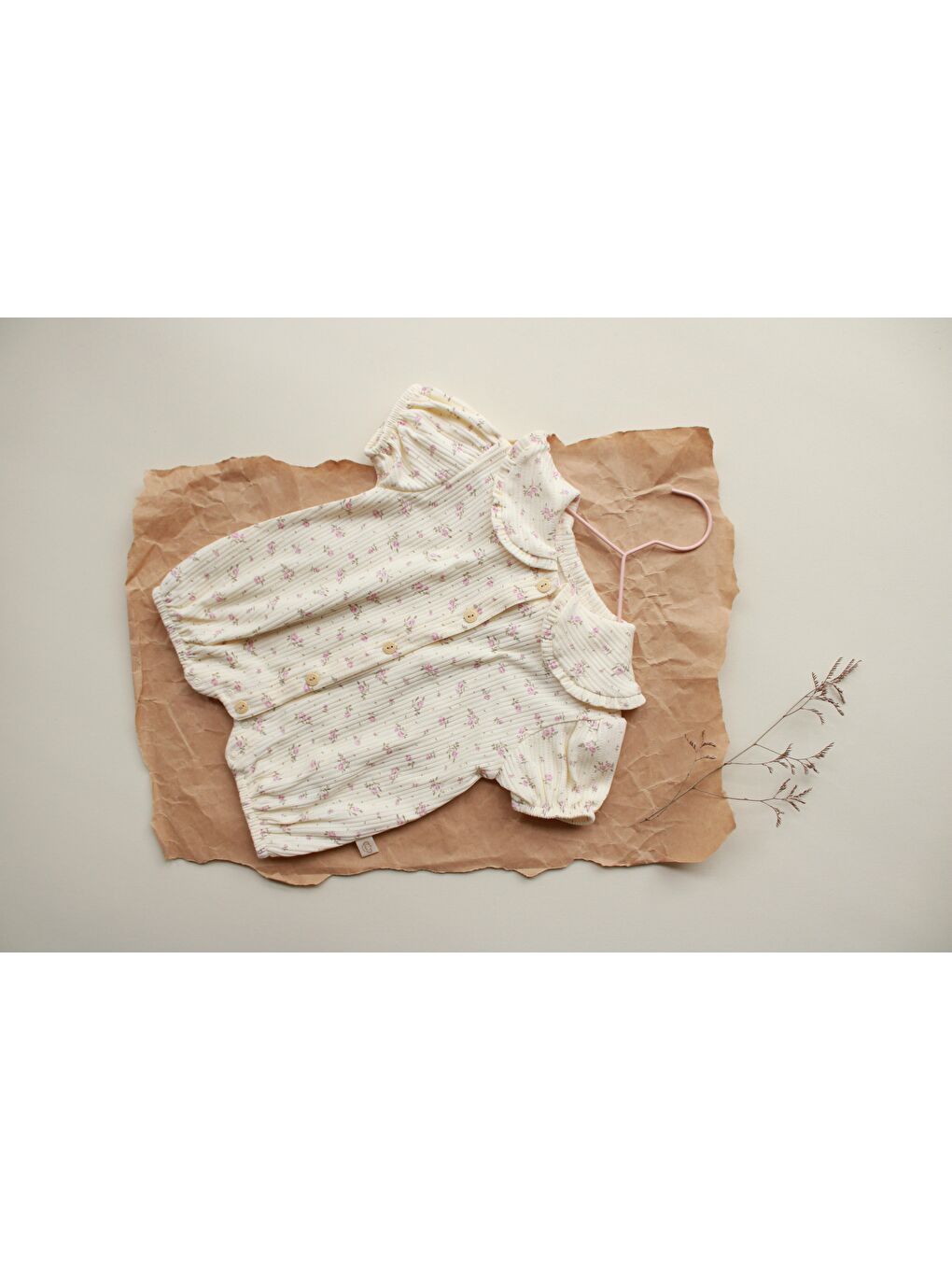 Bej Pembe Çiçek Düğmeli Tulum-2