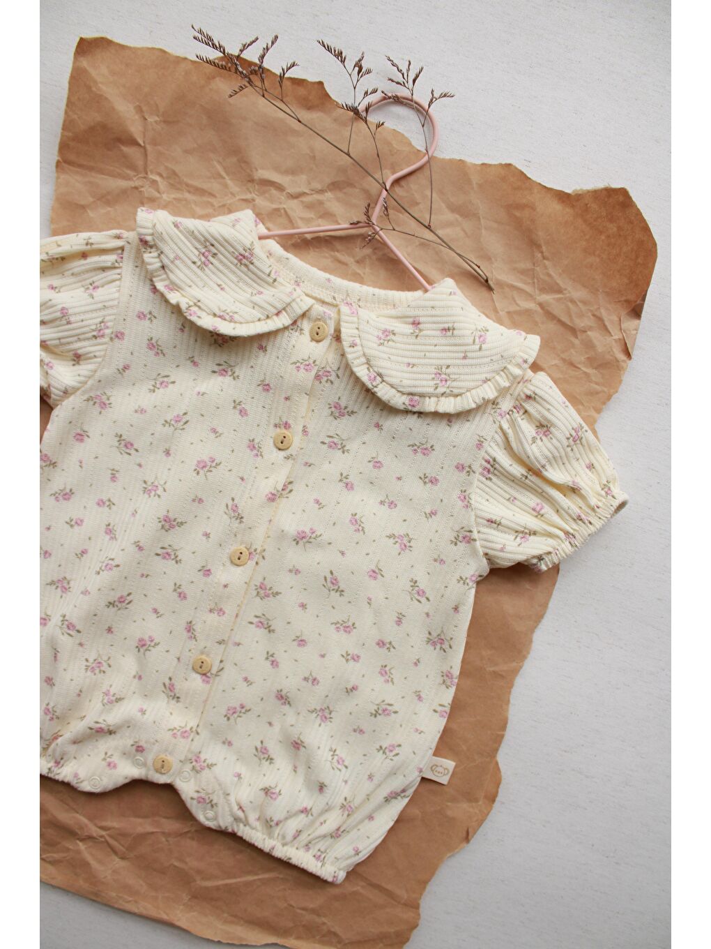 Bej Pembe Çiçek Düğmeli Tulum-4