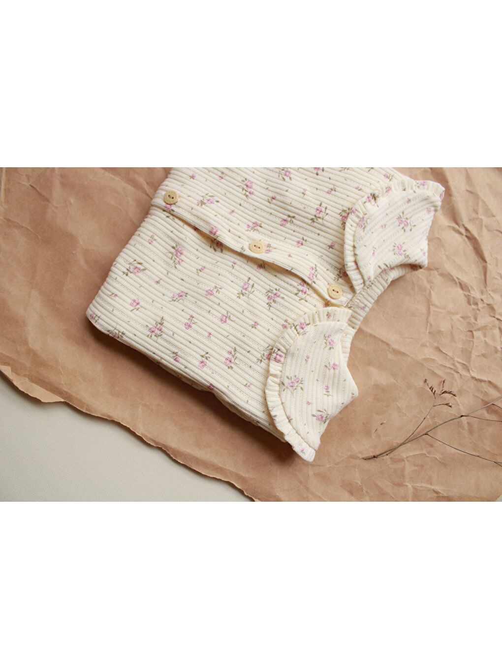 Bej Pembe Çiçek Düğmeli Tulum-6