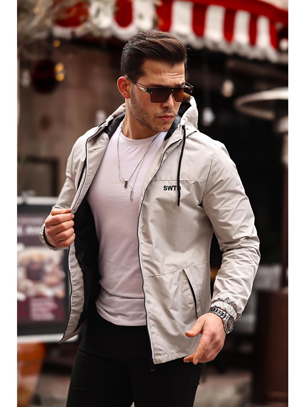 Bej Baskılı Yağmurluk Mevsimlik