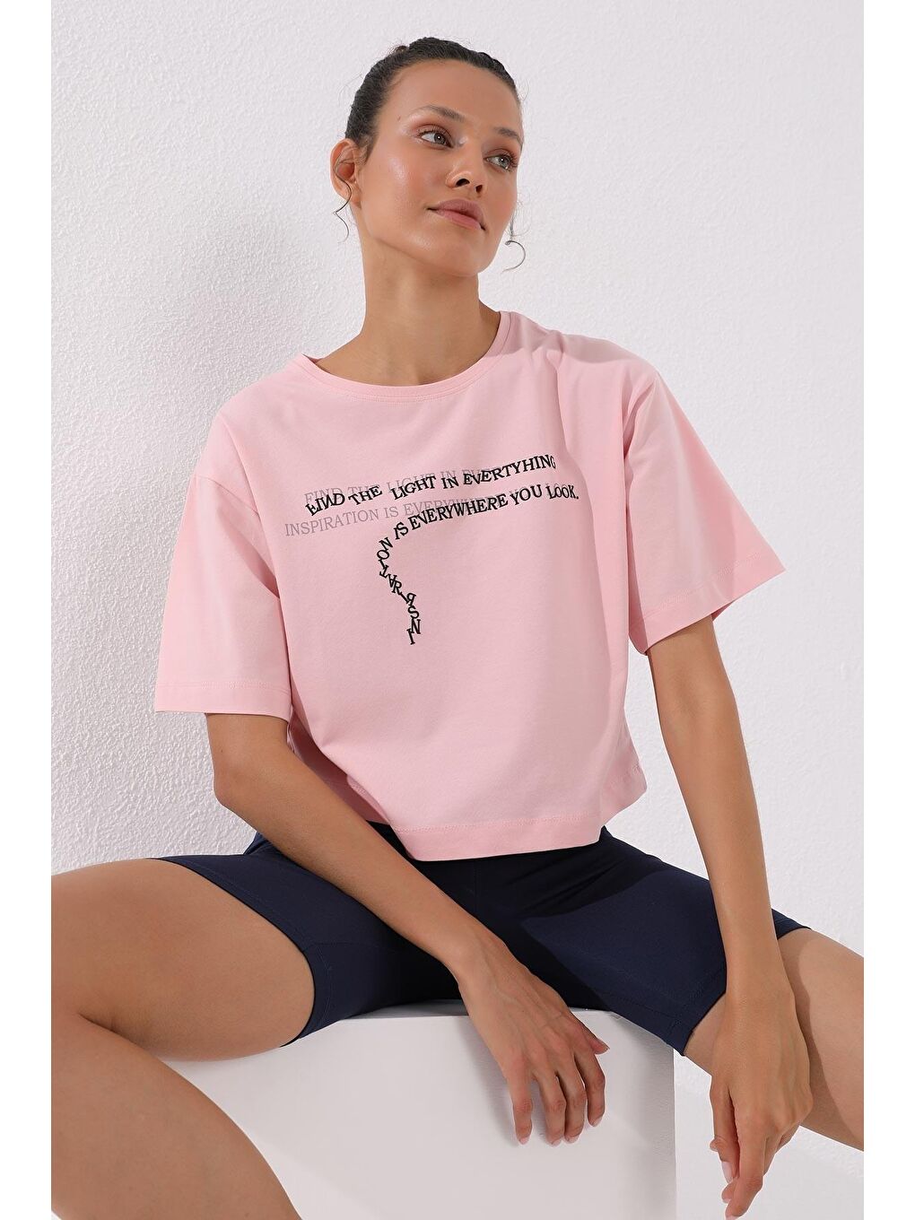 TOMMYLIFE Pembe Yazı Baskılı Kısa O Yaka Kadın Oversize  T-Shirt  - 97135