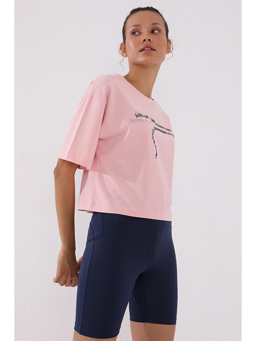 TOMMYLIFE Pembe Yazı Baskılı Kısa O Yaka Kadın Oversize  T-Shirt  - 97135 - 1