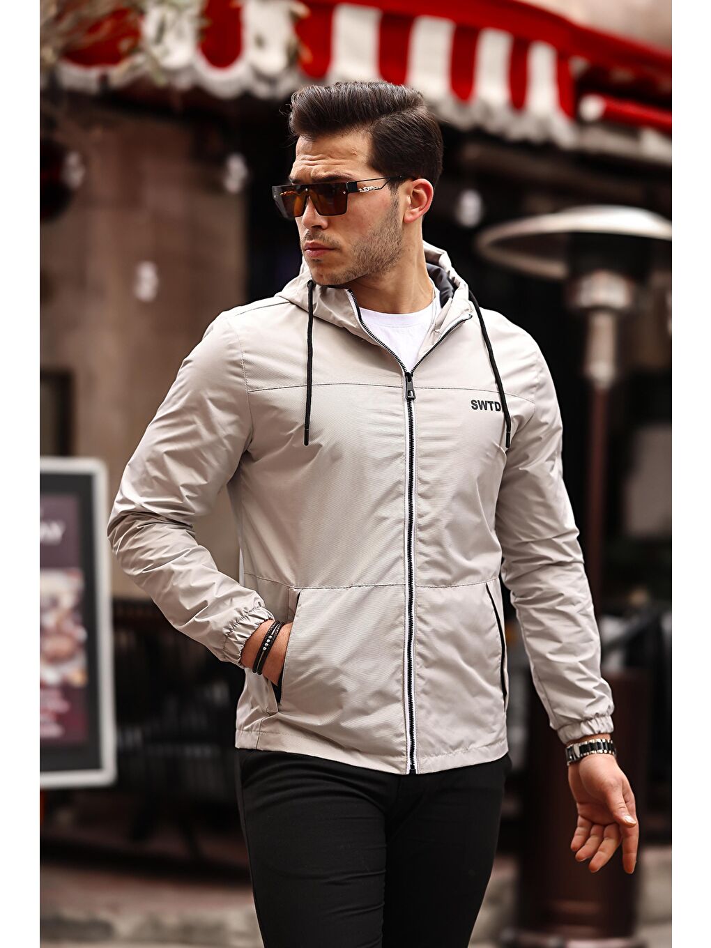 Bej Baskılı Yağmurluk Mevsimlik-2