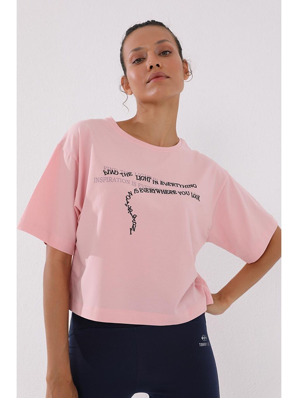 TOMMYLIFE Pembe Yazı Baskılı Kısa O Yaka Kadın Oversize  T-Shirt  - 97135 - 3