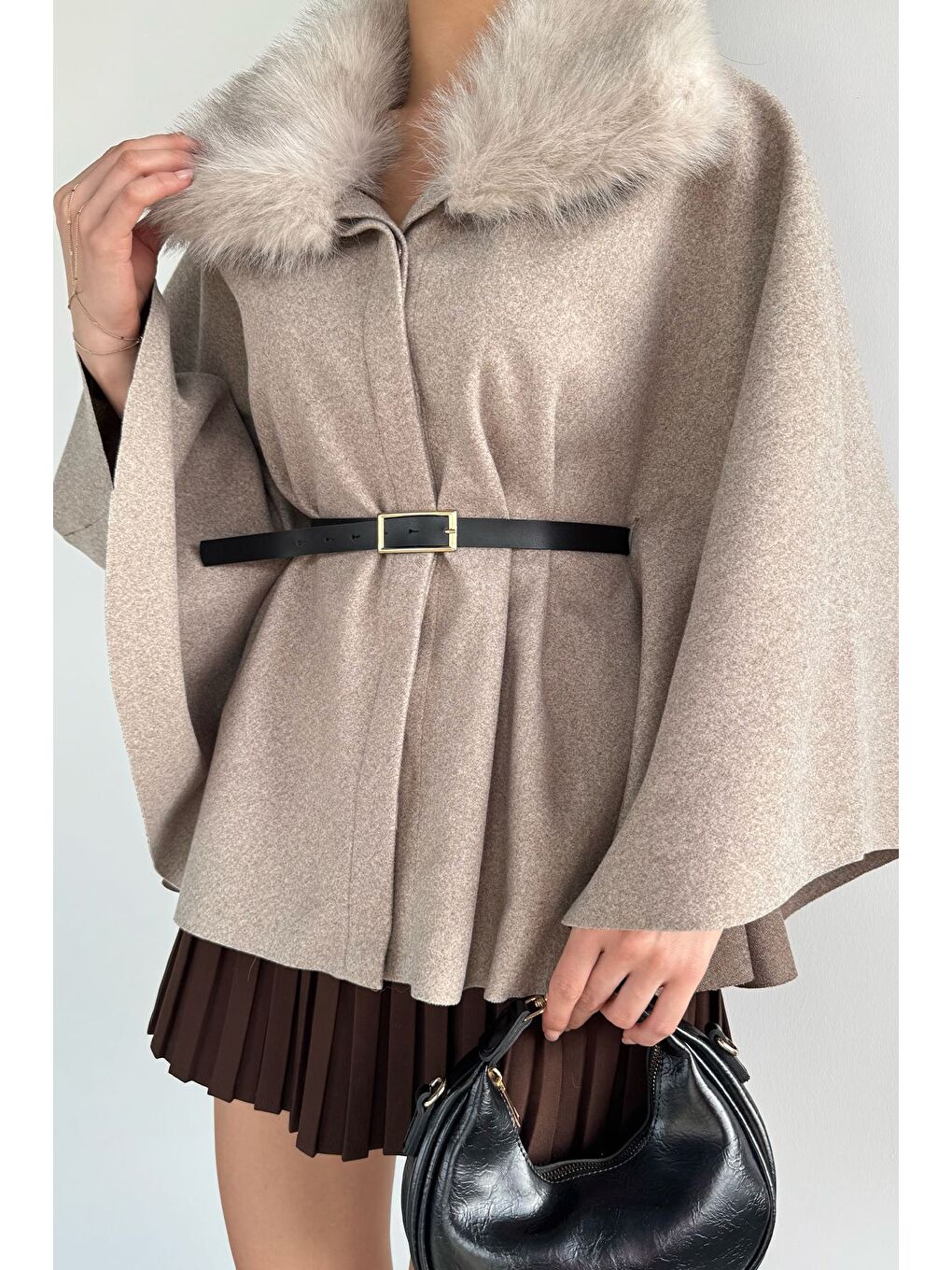 Bej Yaka Kürk Detaylı Kemerli Kadın Panço-1