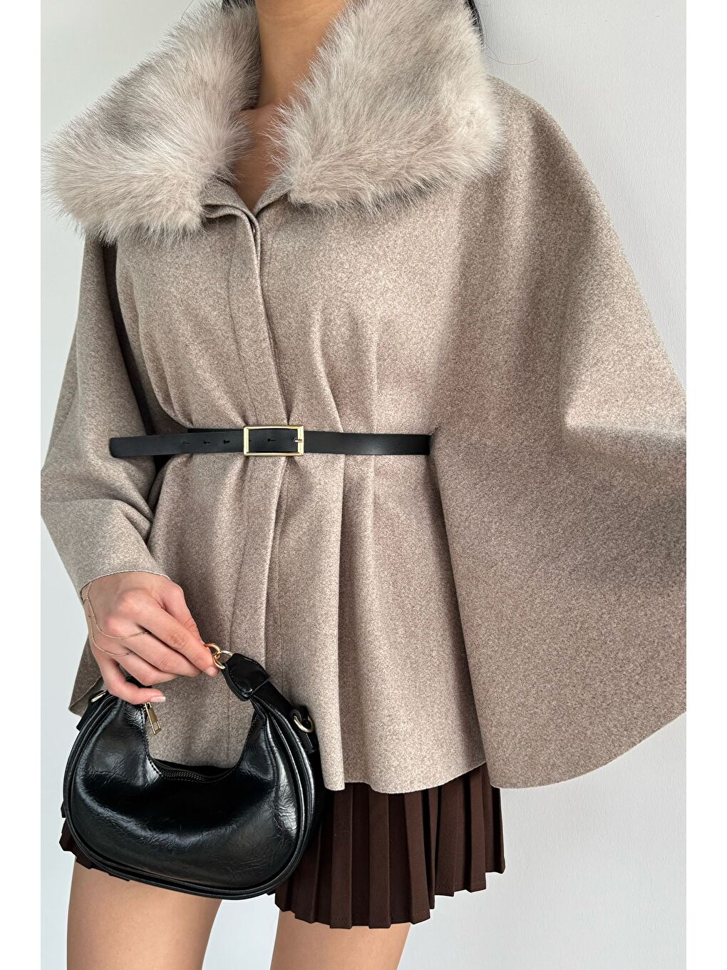 Bej Yaka Kürk Detaylı Kemerli Kadın Panço-2
